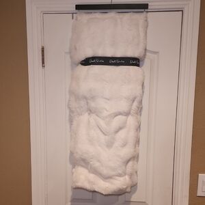 New Dwell Studio Faux Bubble Fur Throw, NWT